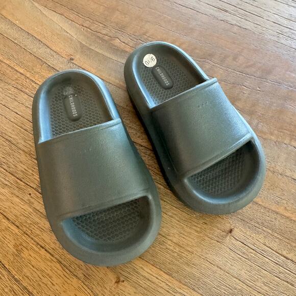 childhoods clothing Other - Childhoods Clothing Toddler Slides - Size 9/10